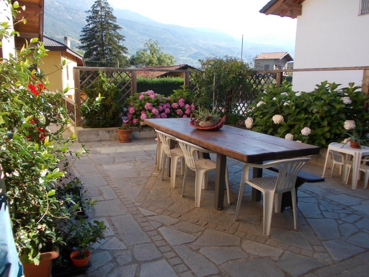 Bed and Breakfast Les Hirondelles Fenis Exterior foto